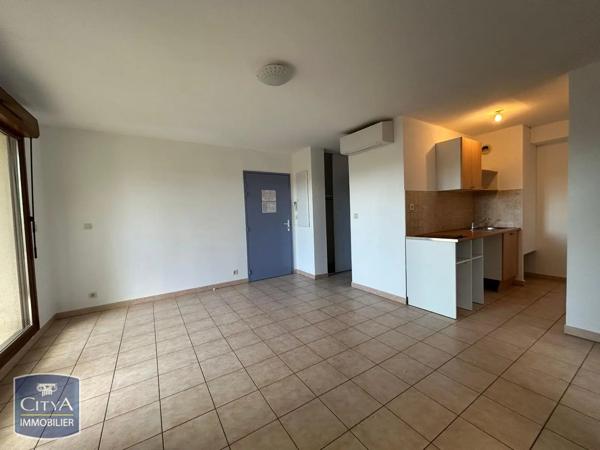 Appartement à louer 2 pièces 42.2m² Uzès (30700)