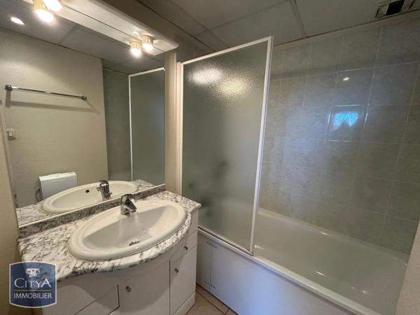 Appartement à louer 2 pièces 42.2m² Uzès (30700)