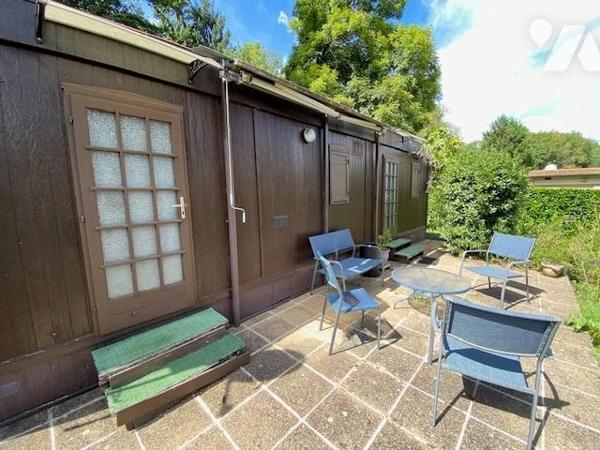 En EXCLUSIVITE, Mobil-home de 29m² avec terrasse et petites dépendances, sur un terrain de loisirs a