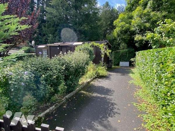 En EXCLUSIVITE, Mobil-home de 29m² avec terrasse et petites dépendances, sur un terrain de loisirs a