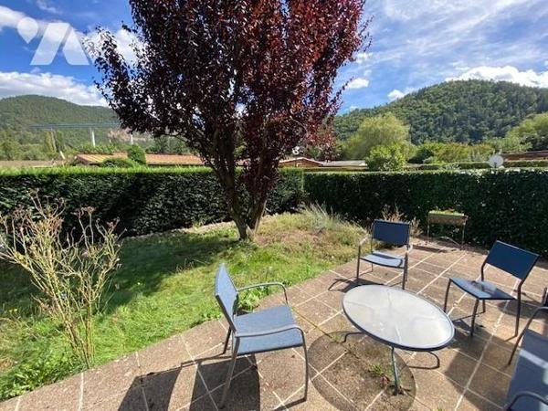 En EXCLUSIVITE, Mobil-home de 29m² avec terrasse et petites dépendances, sur un terrain de loisirs a