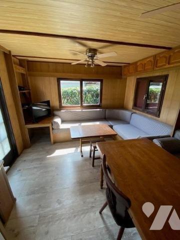 En EXCLUSIVITE, Mobil-home de 29m² avec terrasse et petites dépendances, sur un terrain de loisirs a