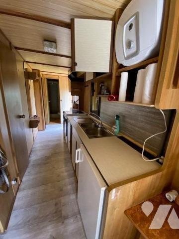 En EXCLUSIVITE, Mobil-home de 29m² avec terrasse et petites dépendances, sur un terrain de loisirs a
