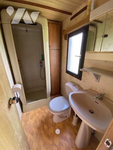 En EXCLUSIVITE, Mobil-home de 29m² avec terrasse et petites dépendances, sur un terrain de loisirs a