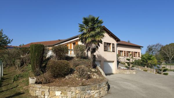 Belle propriété de 450 m² avec piscine intérieure au calme Lyon (69006)