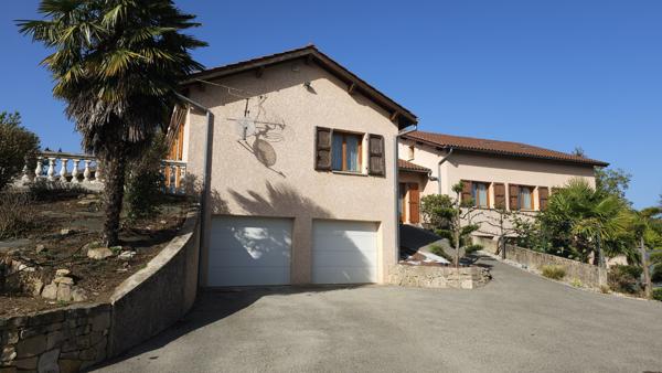 Belle propriété de 450 m² avec piscine intérieure au calme Lyon (69006)