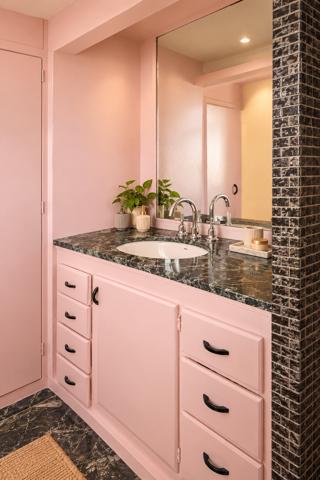 Paris 18 ème : 2 pièces de 35 m² avec cave dernier étage , calme et charme !