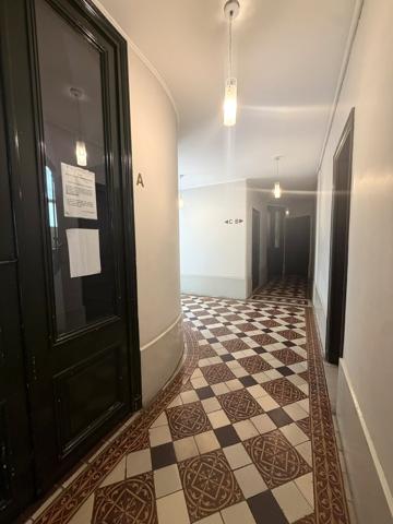 Paris 18 ème : 2 pièces de 35 m² avec cave dernier étage , calme et charme !