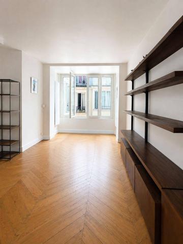 Paris 18 ème : 2 pièces de 35 m² avec cave dernier étage , calme et charme !
