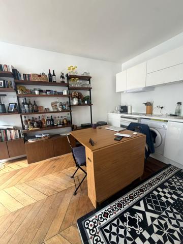 Paris 18 ème : 2 pièces de 35 m² avec cave dernier étage , calme et charme !