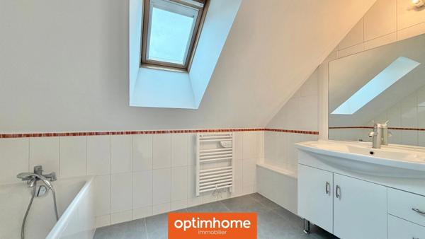 EN EXCLUSIVITÉ à SAULXURES-SUR-MOSELOTTE – Maison récente 117 m² environ au sol (90 m² Carrez) | 3 chambres | Vivable de plain-pied | Terrain plat de 846 m² | Garage | Centre-ville au calme