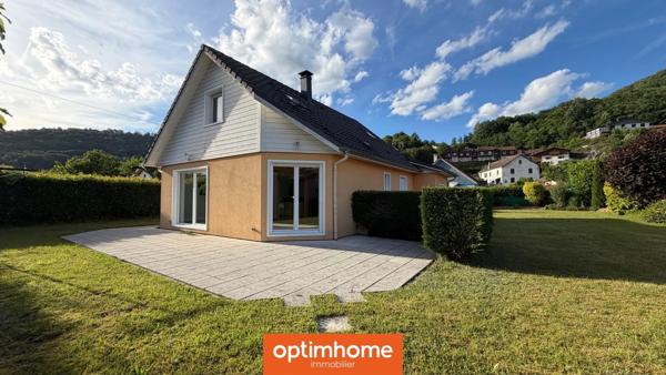 EN EXCLUSIVITÉ à SAULXURES-SUR-MOSELOTTE – Maison récente 117 m² environ au sol (90 m² Carrez) | 3 chambres | Vivable de plain-pied | Terrain plat de 846 m² | Garage | Centre-ville au calme
