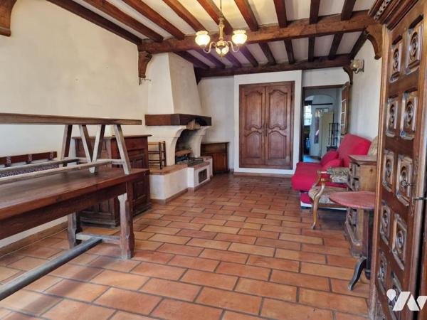 Maison de ville avec cours et balcons