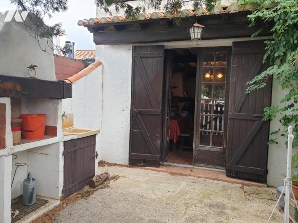 Maison de ville avec cours et balcons