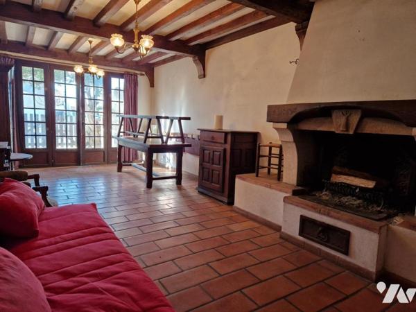 Maison de ville avec cours et balcons