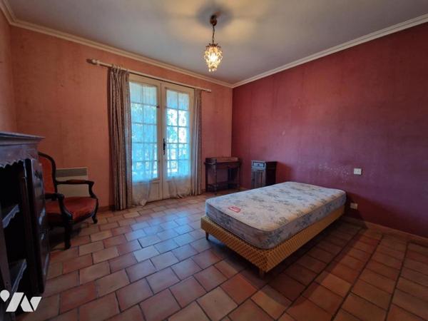 Maison de ville avec cours et balcons