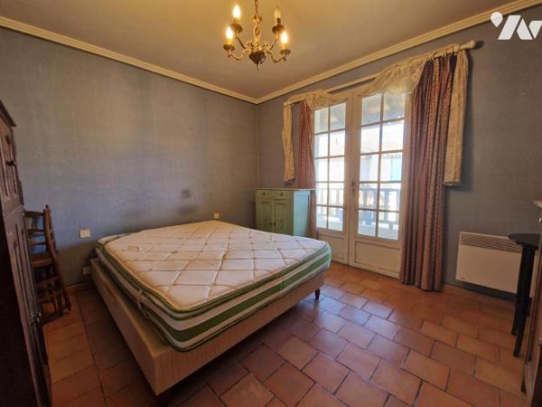 Maison de ville avec cours et balcons