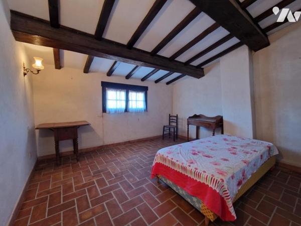 Maison de ville avec cours et balcons