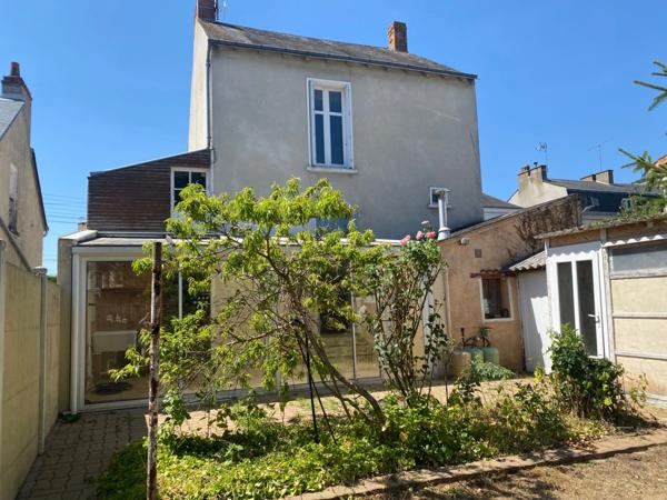 THOUARS Maison de ville de 79 m2 avec garage proche gare et écoles