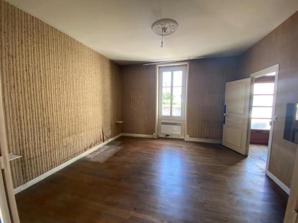 THOUARS Maison de ville de 79 m2 avec garage proche gare et écoles