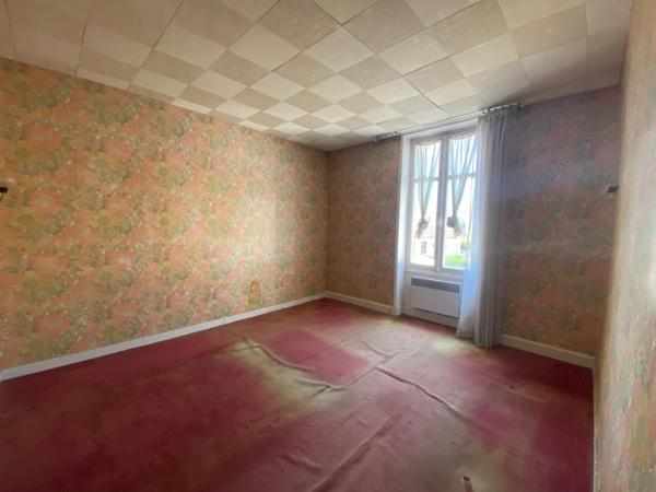 THOUARS Maison de ville de 79 m2 avec garage proche gare et écoles