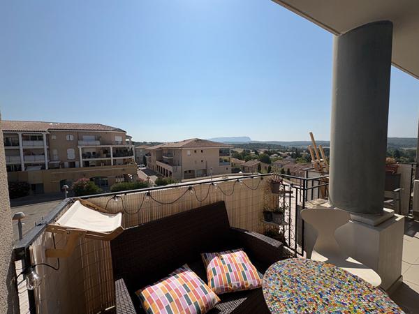 Très bel appartement T2 avec grande terrasse avec vue dégagée et parking privatif