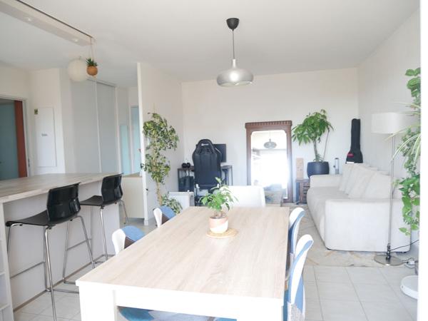 Très bel appartement T2 avec grande terrasse avec vue dégagée et parking privatif