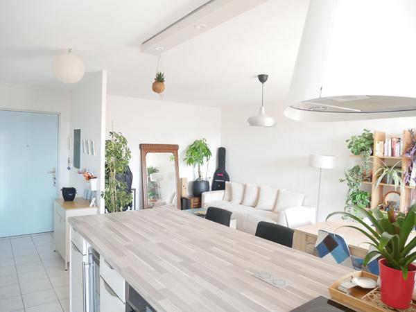 Très bel appartement T2 avec grande terrasse avec vue dégagée et parking privatif