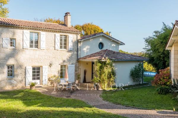 Demeure d'exception à Cénac: 14 pièces, piscine et confort
