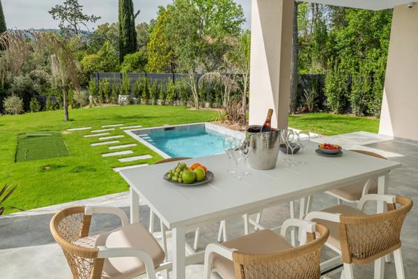 Belle villa contemporaine à quelques minutes de Mougins