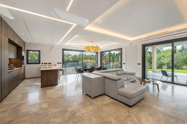 Belle villa contemporaine à quelques minutes de Mougins