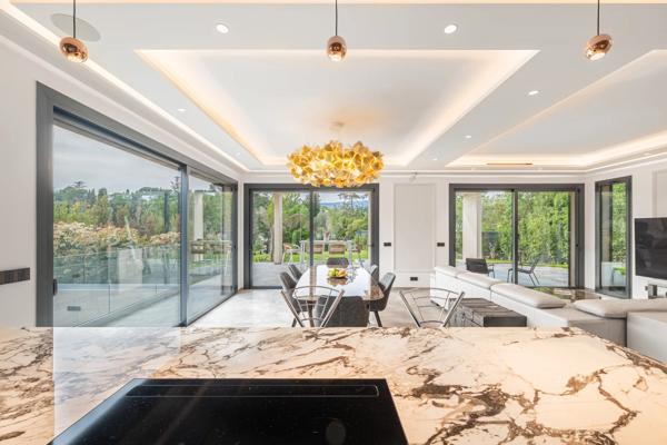 Belle villa contemporaine à quelques minutes de Mougins
