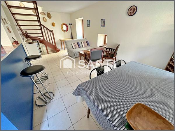 Sur le port à deux pas de la plage, tout à pied !