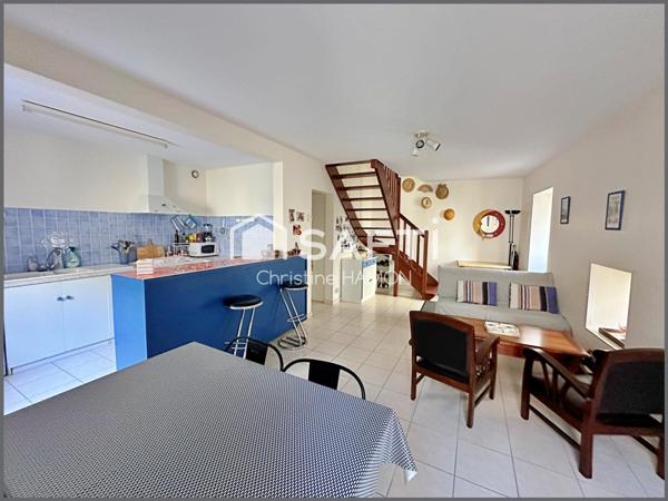 Sur le port à deux pas de la plage, tout à pied !