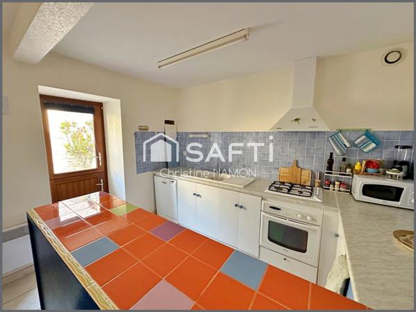 Sur le port à deux pas de la plage, tout à pied !