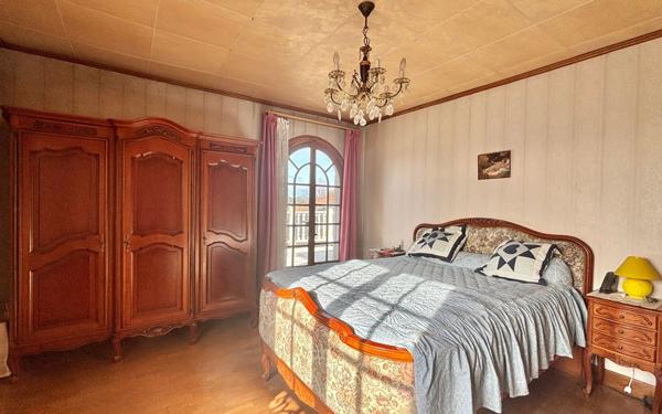 Maison à vendre    7 pièces • 253,39 m2 Reyrieux