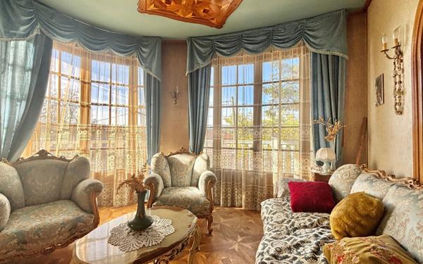 Maison à vendre    7 pièces • 253,39 m2 Reyrieux