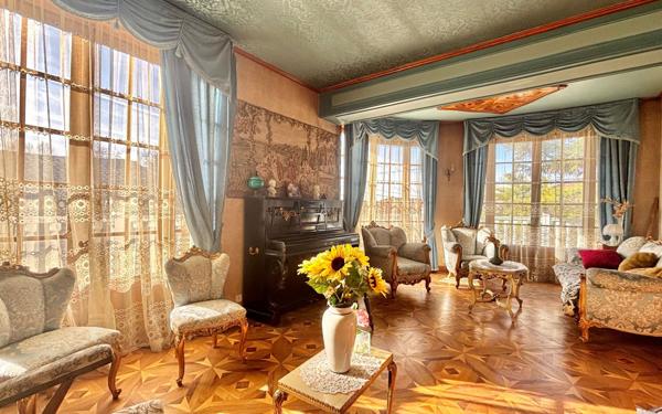 Maison à vendre    7 pièces • 253,39 m2 Reyrieux