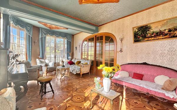 Maison à vendre    7 pièces • 253,39 m2 Reyrieux