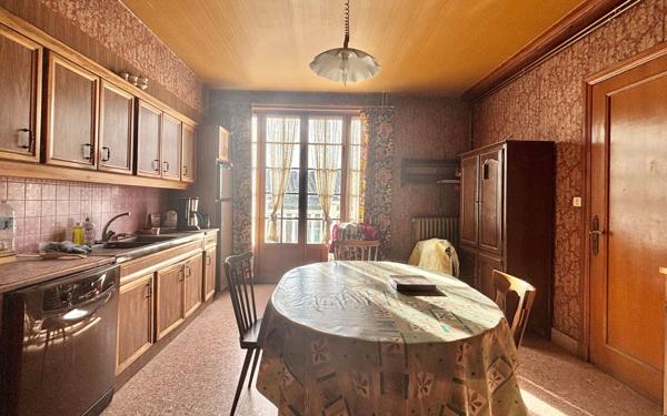 Maison à vendre    7 pièces • 253,39 m2 Reyrieux