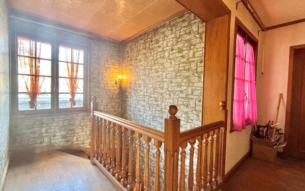 Maison à vendre    7 pièces • 253,39 m2 Reyrieux