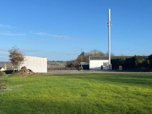 Local d'activité de 1900 m² env en périphérie de LOUDEAC