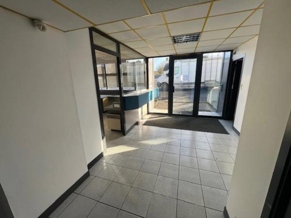 Local d'activité de 1900 m² env en périphérie de LOUDEAC
