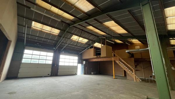 Local d'activité de 1900 m² env en périphérie de LOUDEAC