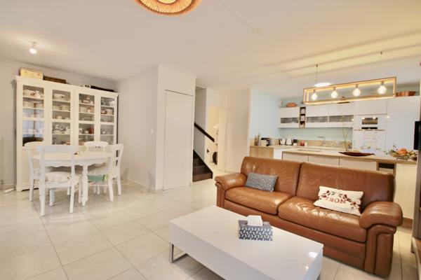 Maffliers (95560) A vendre à Maffliers, beau duplex de 3/4 pièces, 75 m2, 2 chambres, avec 2 parkings en sous-sol.