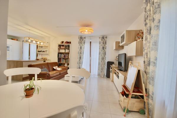 Maffliers (95560) A vendre à Maffliers, beau duplex de 3/4 pièces, 75 m2, 2 chambres, avec 2 parkings en sous-sol.