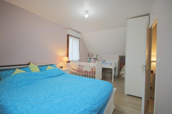 Maffliers (95560) A vendre à Maffliers, beau duplex de 3/4 pièces, 75 m2, 2 chambres, avec 2 parkings en sous-sol.