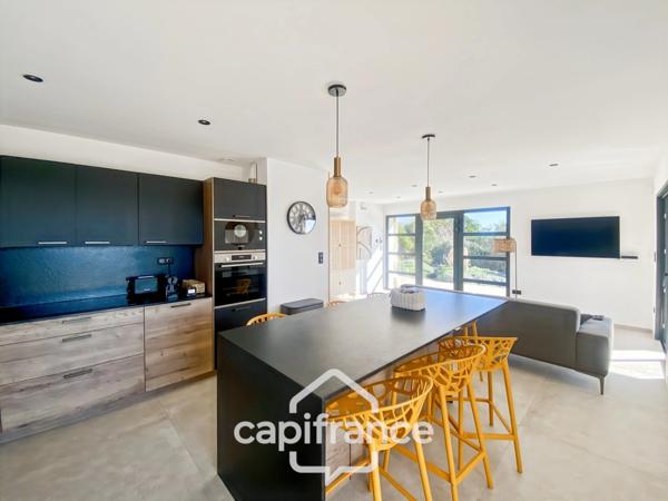 Maison à vendre 4 pièces VENTISERI (20) de 96 m2 avec vue mer et piscine chauffée