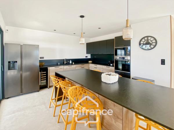 Maison à vendre 4 pièces VENTISERI (20) de 96 m2 avec vue mer et piscine chauffée