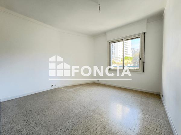 Location Appartement 5 pièces 79.9 m² - Toulon 83000